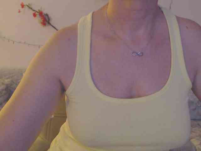 goodSnowQueen webcam