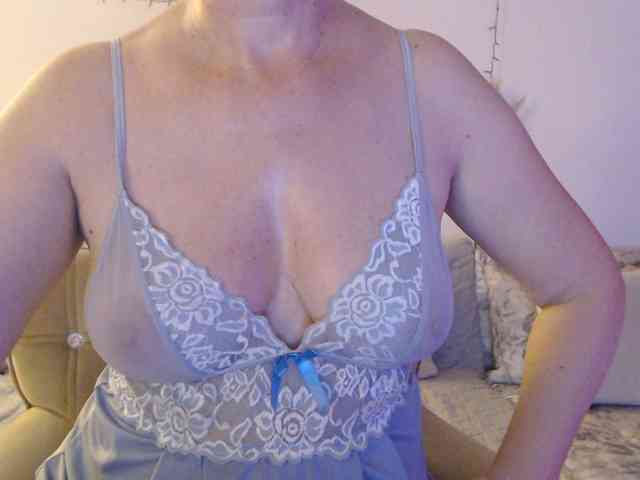 goodSnowQueen webcam