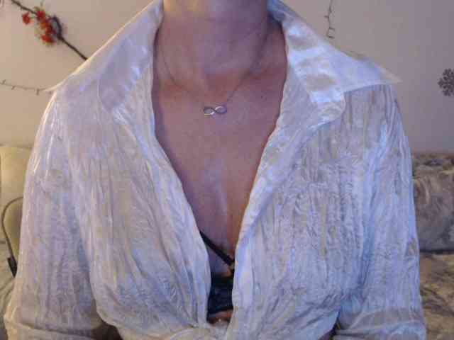 goodSnowQueen webcam