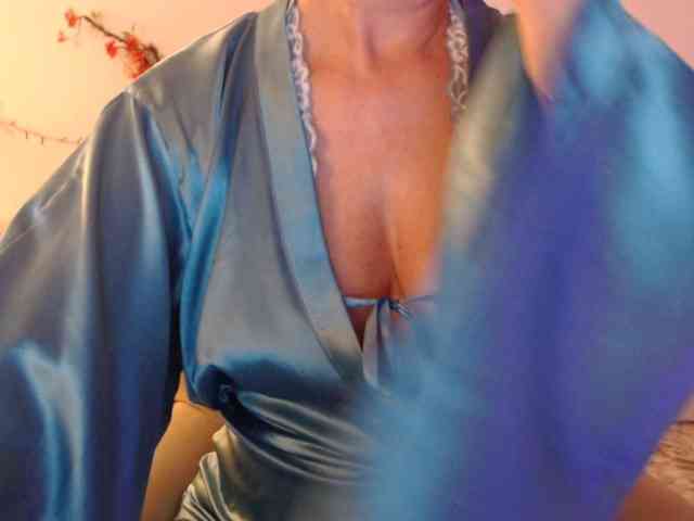 goodSnowQueen webcam