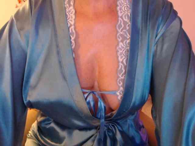 goodSnowQueen bongacams
