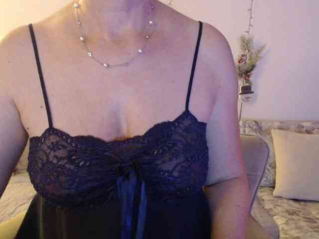 goodSnowQueen webcam