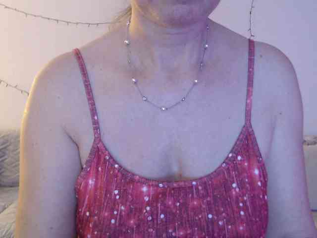 goodSnowQueen webcam