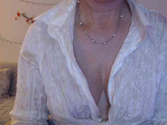 goodSnowQueen webcam