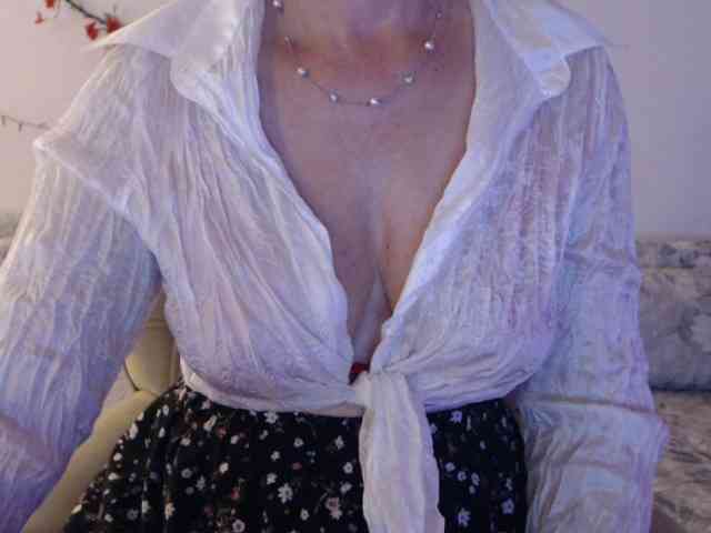 goodSnowQueen webcam