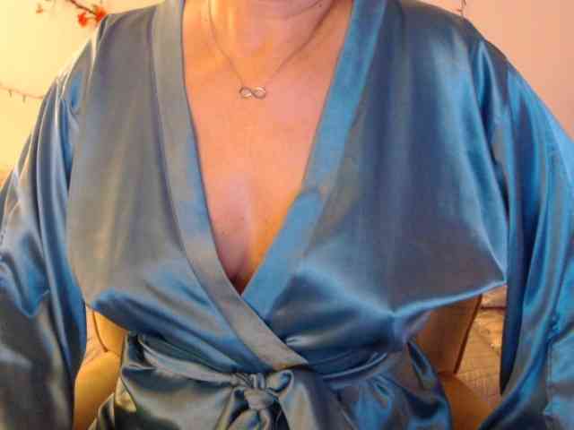 goodSnowQueen webcam