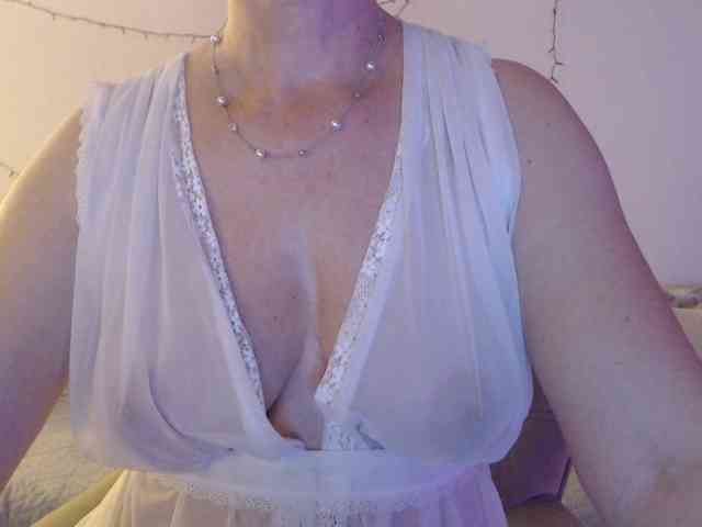 goodSnowQueen webcam