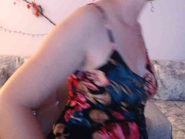 goodSnowQueen webcam