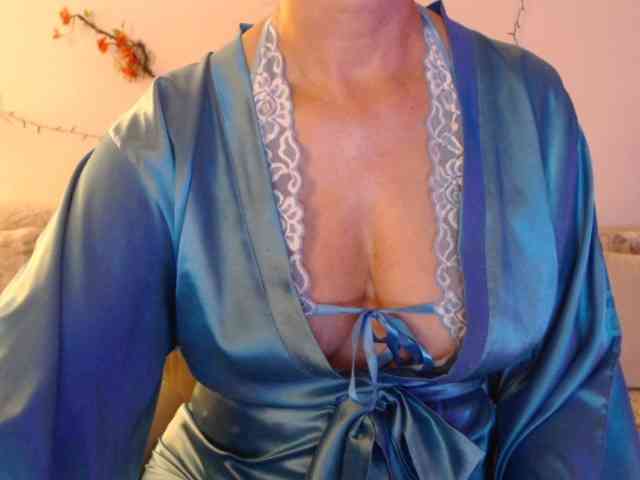 goodSnowQueen Live Webcam on BongaCams
