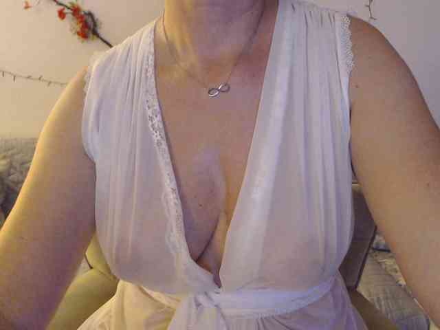 goodSnowQueen webcam