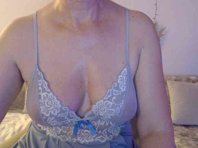 goodSnowQueen webcam