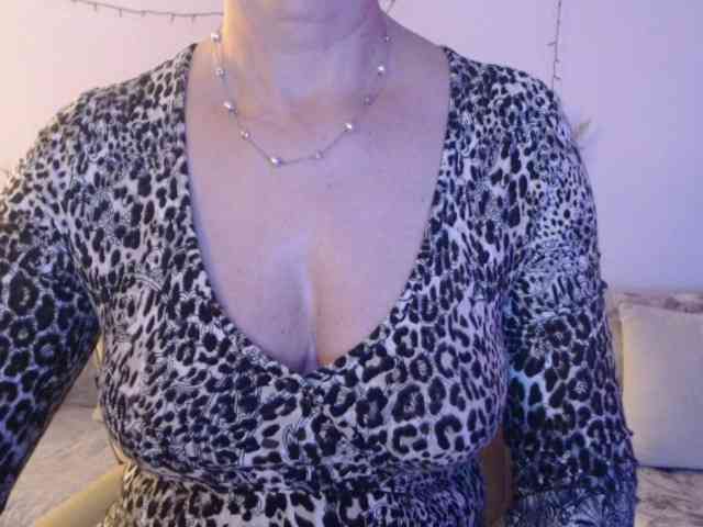 goodSnowQueen webcam