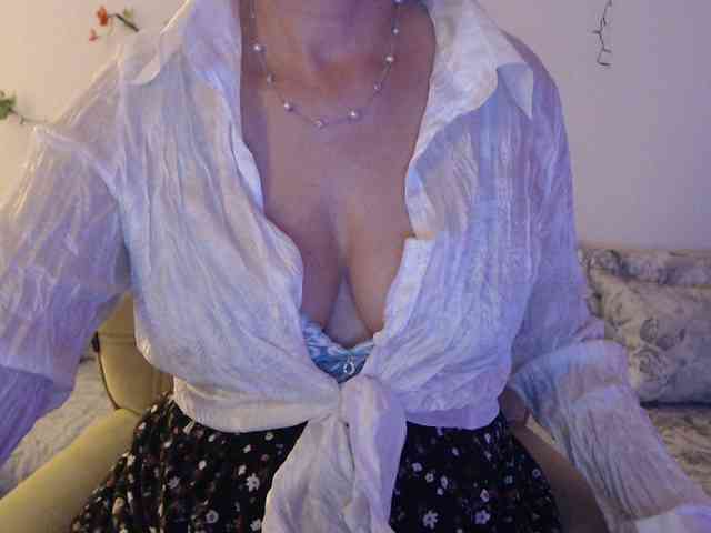 goodSnowQueen webcam