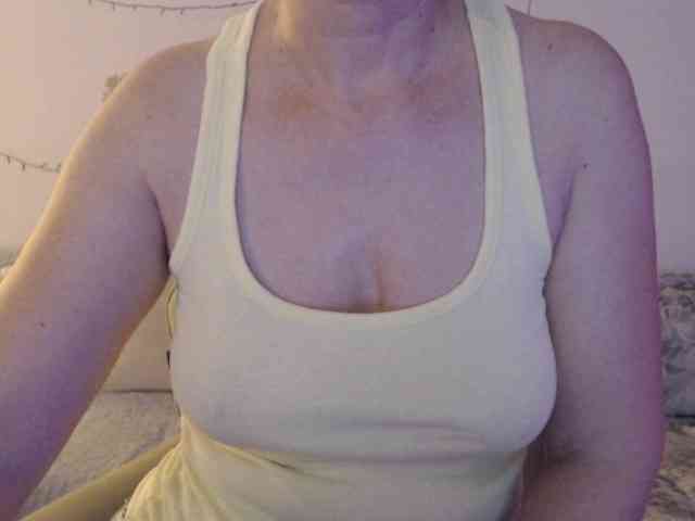 goodSnowQueen webcam