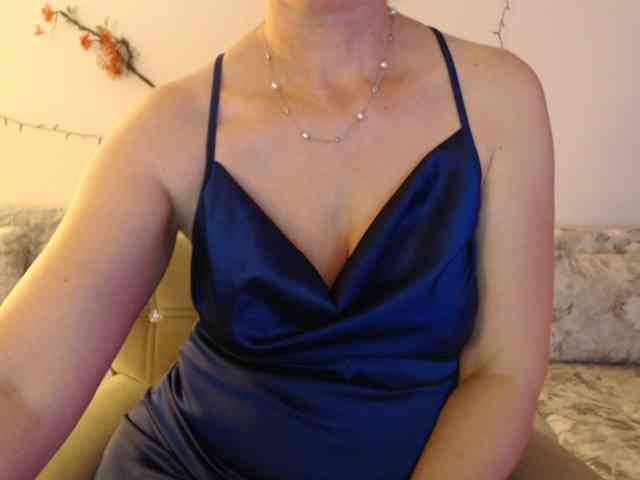 goodSnowQueen webcam