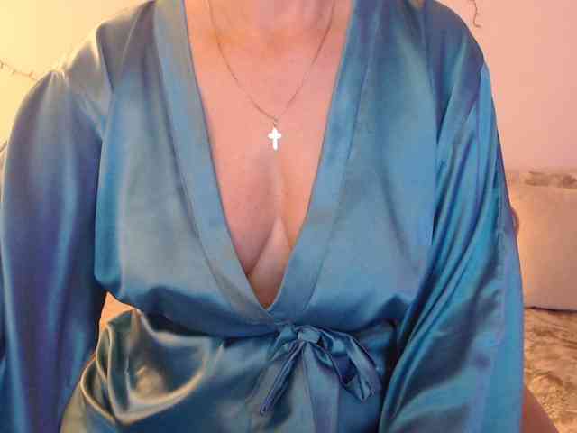 goodSnowQueen webcam