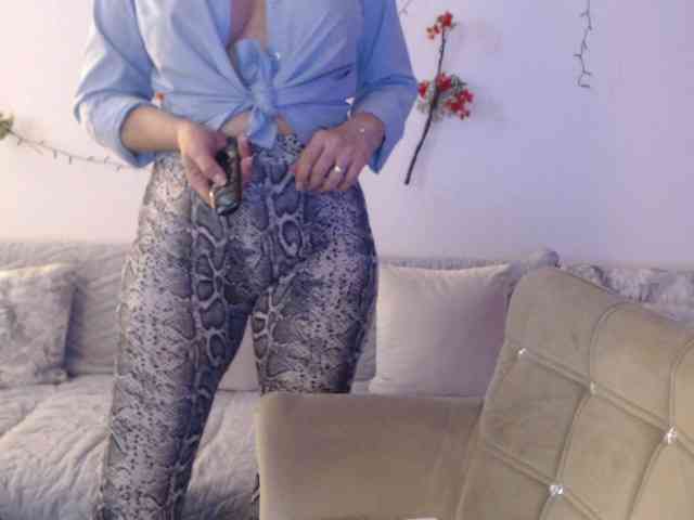 goodSnowQueen webcam