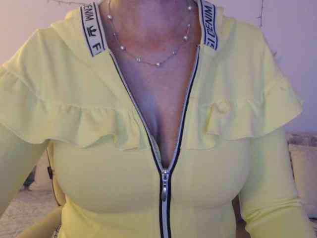 goodSnowQueen webcam