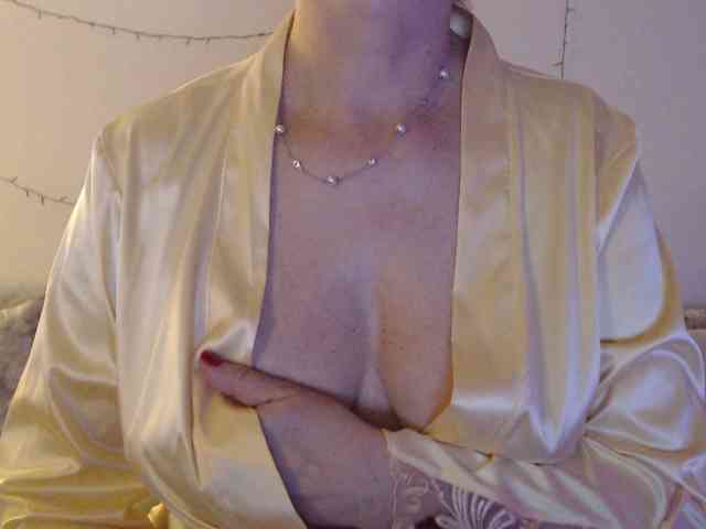 goodSnowQueen webcam