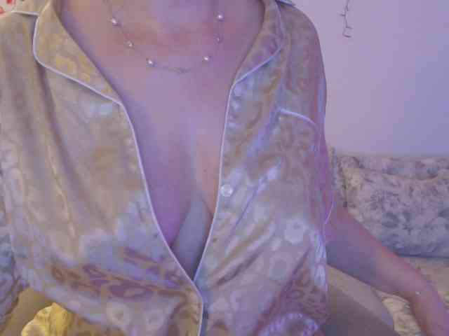 goodSnowQueen webcam