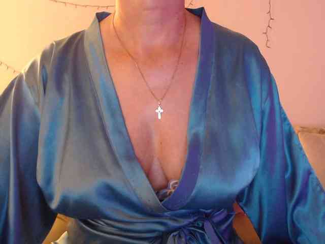 goodSnowQueen webcam