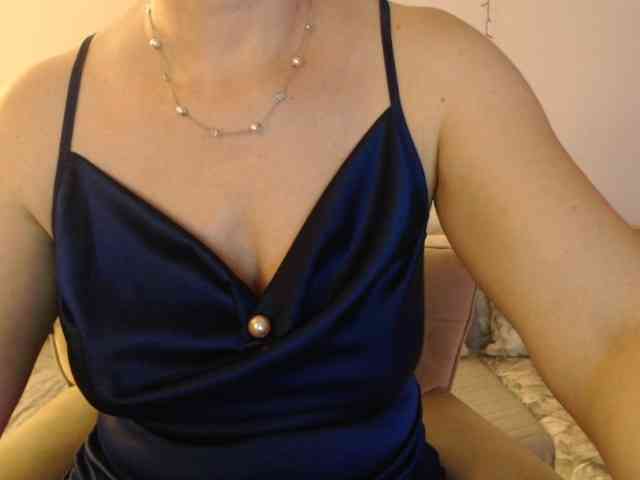 goodSnowQueen webcam