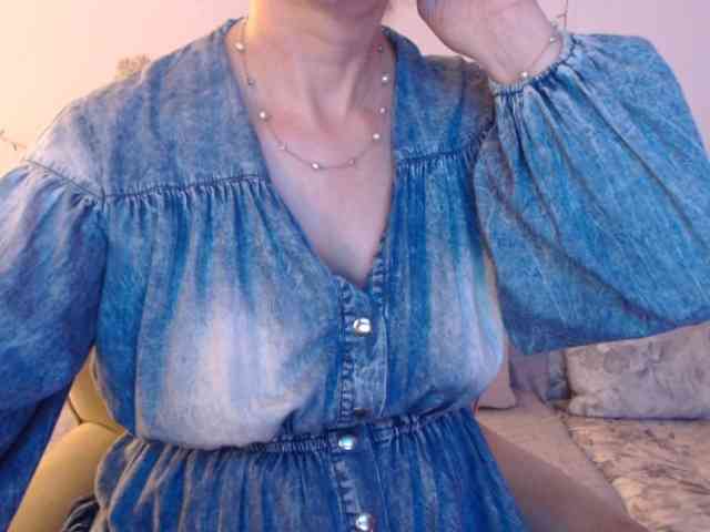 goodSnowQueen webcam