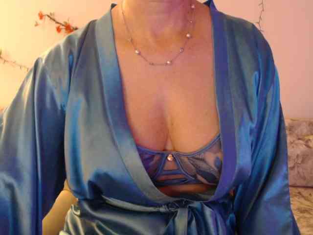 goodSnowQueen webcam