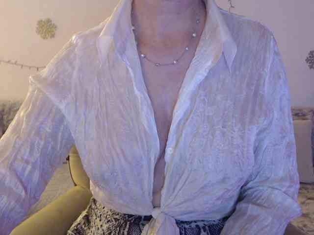 goodSnowQueen webcam