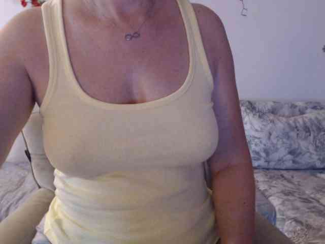goodSnowQueen webcam
