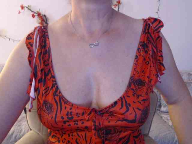 goodSnowQueen webcam