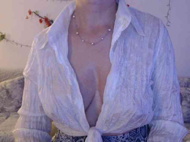 goodSnowQueen webcam