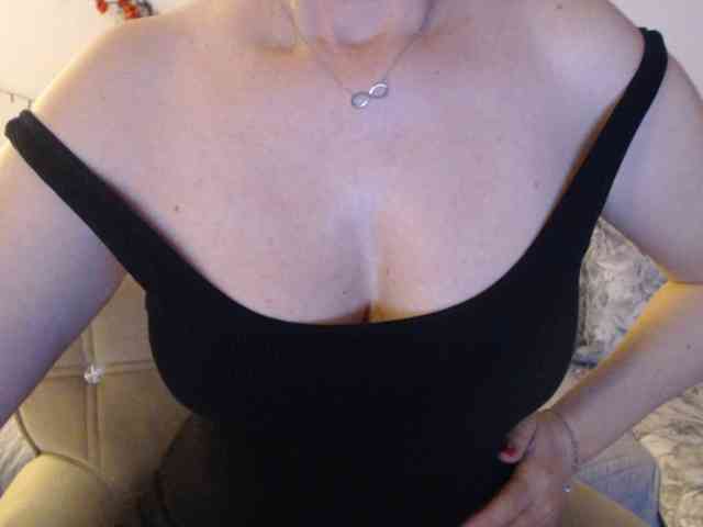 goodSnowQueen webcam