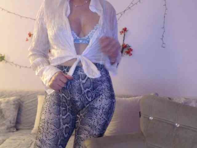 goodSnowQueen webcam