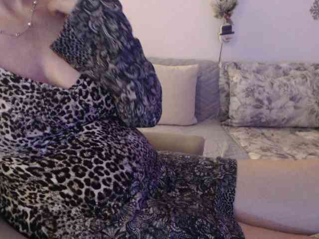 goodSnowQueen webcam