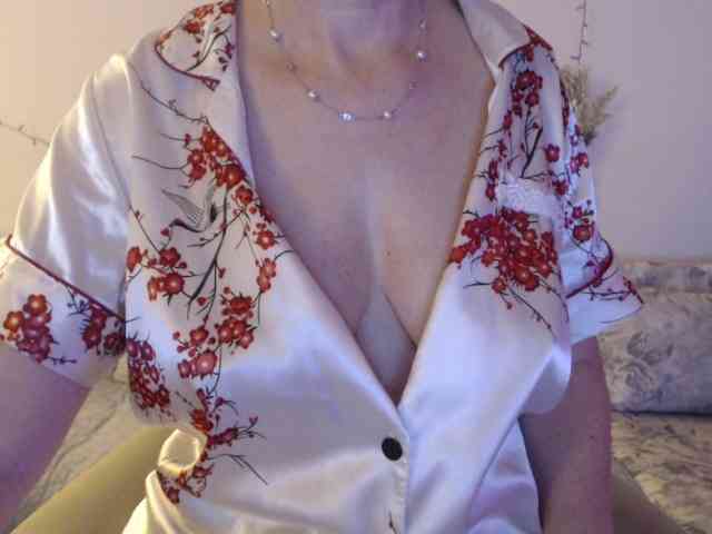 goodSnowQueen webcam