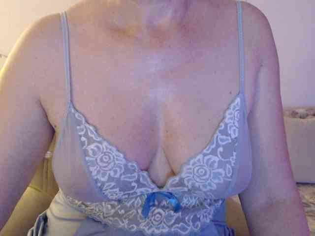 goodSnowQueen webcam