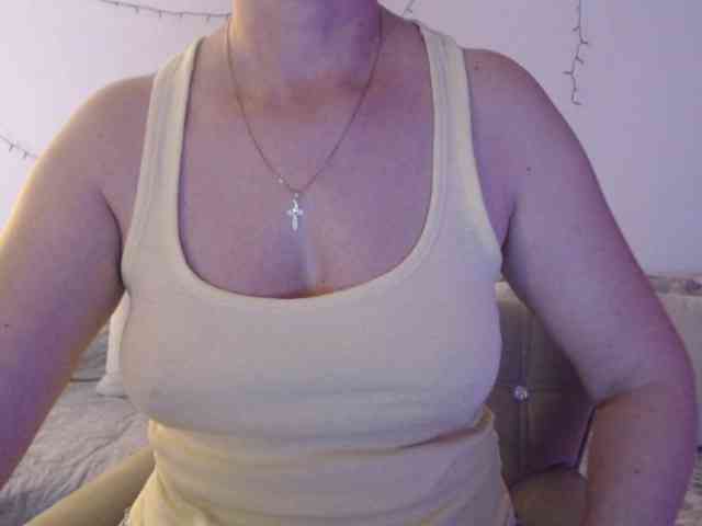 goodSnowQueen webcam