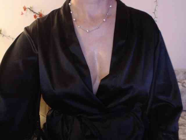 goodSnowQueen webcam