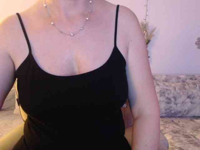 goodSnowQueen webcam