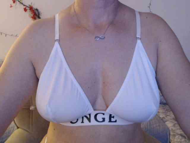 goodSnowQueen webcam