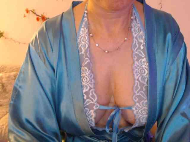 goodSnowQueen webcam