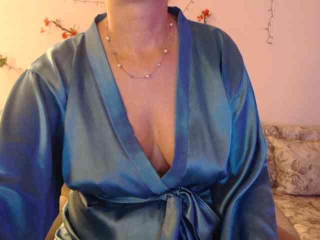 goodSnowQueen webcam