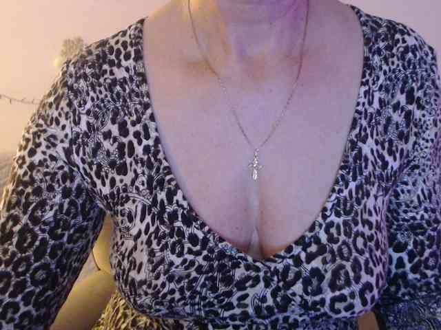 goodSnowQueen webcam