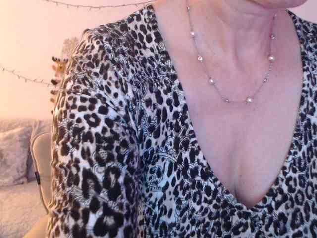 goodSnowQueen webcam