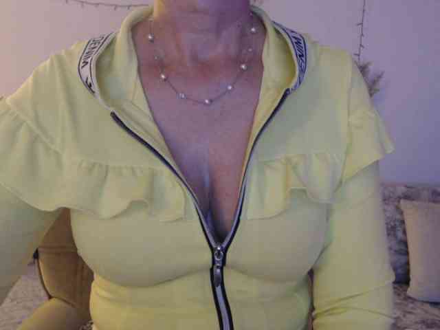 goodSnowQueen webcam