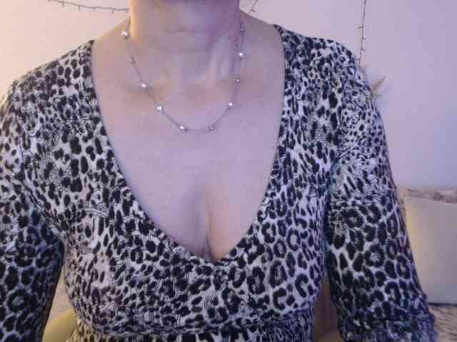 goodSnowQueen webcam