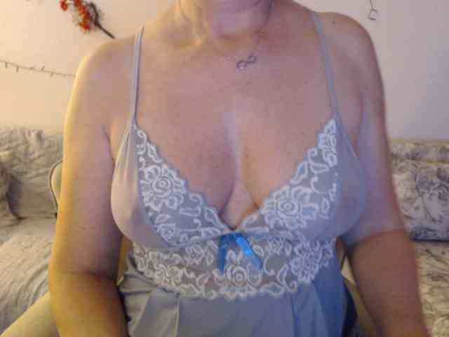 goodSnowQueen webcam