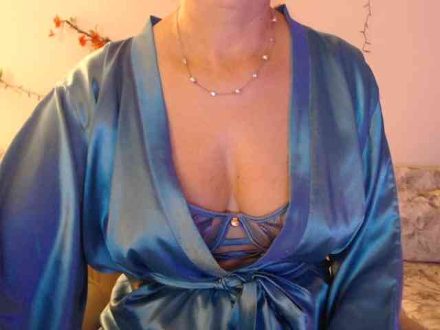 goodSnowQueen webcam