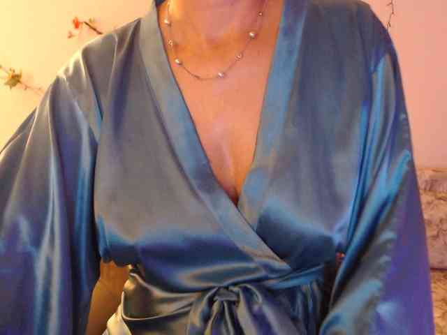 goodSnowQueen webcam